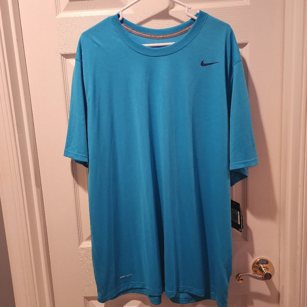 NWT Nike Men's Short Sleeve T-shirt